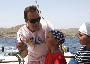 31-07-2008 SHOWBIZZ; DE BAUERS OP VAKANTIE OP DE CANARISCHE EILANDEN. Heerlijk uitrusten van een bijzonder druk jaar in Nederland en Belgie. Frans en Mariska Bauer zijn heerlijk met hun kinderen aan het vakantie vieren. Ze hebben samen ook nog een grote droom vertelden zij ons,  een dochter zou ons gezin wel heel compleet maken. Wij namen de gehele familie mee om een dagje te vissen op Tonijn en Bleu Merlijn, het werd uiteindelijk toch Tonijnen die wij vingen. Deze week het hele verhaal en prachtige sfeer fotos in uw weekblad Prive.
foto: Albert den Iseger.