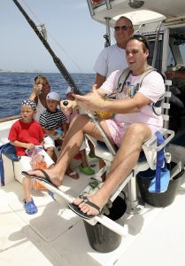 31-07-2008 SHOWBIZZ; DE BAUERS OP VAKANTIE OP DE CANARISCHE EILANDEN. Heerlijk uitrusten van een bijzonder druk jaar in Nederland en Belgie. Frans en Mariska Bauer zijn heerlijk met hun kinderen aan het vakantie vieren. Ze hebben samen ook nog een grote droom vertelden zij ons,  een dochter zou ons gezin wel heel compleet maken. Wij namen de gehele familie mee om een dagje te vissen op Tonijn en Bleu Merlijn, het werd uiteindelijk toch Tonijnen die wij vingen. Deze week het hele verhaal en prachtige sfeer fotos in uw weekblad Prive.
foto: Albert den Iseger.