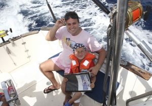31-07-2008 SHOWBIZZ; DE BAUERS OP VAKANTIE OP DE CANARISCHE EILANDEN. Heerlijk uitrusten van een bijzonder druk jaar in Nederland en Belgie. Frans en Mariska Bauer zijn heerlijk met hun kinderen aan het vakantie vieren. Ze hebben samen ook nog een grote droom vertelden zij ons,  een dochter zou ons gezin wel heel compleet maken. Wij namen de gehele familie mee om een dagje te vissen op Tonijn en Bleu Merlijn, het werd uiteindelijk toch Tonijnen die wij vingen. Deze week het hele verhaal en prachtige sfeer fotos in uw weekblad Prive.
foto: Albert den Iseger.