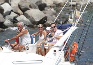 31-07-2008 SHOWBIZZ; DE BAUERS OP VAKANTIE OP DE CANARISCHE EILANDEN. Heerlijk uitrusten van een bijzonder druk jaar in Nederland en Belgie. Frans en Mariska Bauer zijn heerlijk met hun kinderen aan het vakantie vieren. Ze hebben samen ook nog een grote droom vertelden zij ons,  een dochter zou ons gezin wel heel compleet maken. Wij namen de gehele familie mee om een dagje te vissen op Tonijn en Bleu Merlijn, het werd uiteindelijk toch Tonijnen die wij vingen. Deze week het hele verhaal en prachtige sfeer fotos in uw weekblad Prive.
foto: Albert den Iseger.