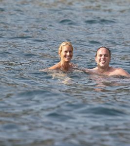 31-07-2008 SHOWBIZZ; DE BAUERS OP VAKANTIE OP DE CANARISCHE EILANDEN. Heerlijk uitrusten van een bijzonder druk jaar in Nederland en Belgie. Frans en Mariska Bauer zijn heerlijk met hun kinderen aan het vakantie vieren. Ze hebben samen ook nog een grote droom vertelden zij ons,  een dochter zou ons gezin wel heel compleet maken. Wij namen de gehele familie mee om een dagje te vissen op Tonijn en Bleu Merlijn, het werd uiteindelijk toch Tonijnen die wij vingen. Deze week het hele verhaal en prachtige sfeer fotos in uw weekblad Prive.
foto: Albert den Iseger.