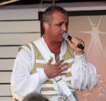 09-07-2008 SHOWBIZZ; GORDON VIERT 40 JARIGE VERJAARDAG OP HET STRAND VAN BLOEMENDAAL. Iedereen hield zich aan de opgelegde dresscode IBIZA STIJL. Meer dan 500 vrienden van Gordon waren naar het regenachtige strand gekomen om samen met vele BNers het verjaardags fuifje van Gordon te vieren. Het werd een knalfeest met tal van optredens en vooral veel drank.
foto: Albert den Iseger.