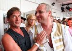09-07-2008 SHOWBIZZ; GORDON VIERT 40 JARIGE VERJAARDAG OP HET STRAND VAN BLOEMENDAAL. Iedereen hield zich aan de opgelegde dresscode IBIZA STIJL. Meer dan 500 vrienden van Gordon waren naar het regenachtige strand gekomen om samen met vele BNers het verjaardags fuifje van Gordon te vieren. Het werd een knalfeest met tal van optredens en vooral veel drank.
foto: Albert den Iseger.
