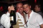 09-07-2008 SHOWBIZZ; GORDON VIERT 40 JARIGE VERJAARDAG OP HET STRAND VAN BLOEMENDAAL. Iedereen hield zich aan de opgelegde dresscode IBIZA STIJL. Meer dan 500 vrienden van Gordon waren naar het regenachtige strand gekomen om samen met vele BNers het verjaardags fuifje van Gordon te vieren. Het werd een knalfeest met tal van optredens en vooral veel drank.
foto: Albert den Iseger.
