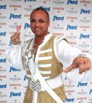 09-07-2008 SHOWBIZZ; GORDON VIERT 40 JARIGE VERJAARDAG OP HET STRAND VAN BLOEMENDAAL. Iedereen hield zich aan de opgelegde dresscode IBIZA STIJL. Meer dan 500 vrienden van Gordon waren naar het regenachtige strand gekomen om samen met vele BNers het verjaardags fuifje van Gordon te vieren. Het werd een knalfeest met tal van optredens en vooral veel drank.
foto: Albert den Iseger.
