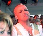09-07-2008 SHOWBIZZ; GORDON VIERT 40 JARIGE VERJAARDAG OP HET STRAND VAN BLOEMENDAAL. Iedereen hield zich aan de opgelegde dresscode IBIZA STIJL. Meer dan 500 vrienden van Gordon waren naar het regenachtige strand gekomen om samen met vele BNers het verjaardags fuifje van Gordon te vieren. Het werd een knalfeest met tal van optredens en vooral veel drank.
foto: Albert den Iseger.