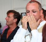 09-07-2008 SHOWBIZZ; GORDON VIERT 40 JARIGE VERJAARDAG OP HET STRAND VAN BLOEMENDAAL. Iedereen hield zich aan de opgelegde dresscode IBIZA STIJL. Meer dan 500 vrienden van Gordon waren naar het regenachtige strand gekomen om samen met vele BNers het verjaardags fuifje van Gordon te vieren. Het werd een knalfeest met tal van optredens en vooral veel drank.
foto: Albert den Iseger.