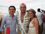 09-07-2008 SHOWBIZZ; GORDON VIERT 40 JARIGE VERJAARDAG OP HET STRAND VAN BLOEMENDAAL. Iedereen hield zich aan de opgelegde dresscode IBIZA STIJL. Meer dan 500 vrienden van Gordon waren naar het regenachtige strand gekomen om samen met vele BNers het verjaardags fuifje van Gordon te vieren. Het werd een knalfeest met tal van optredens en vooral veel drank.
foto: Albert den Iseger.