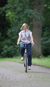 16-07-2008 KONINKLIJKHUIS: MAXIMA EN WILLEM ALEXANDER BLIJ MET SUPER TRIO. Wat een leuk trio AMALIA ALEXIA en ARIANE  drie meisjes drie prinsessen en in leeftijd schelen ze slechts anderhalf jaar maar uiterlijk totaal verschillend. Het was weer het foto kwartiertje op de Horsten dit maal. Het hele verhaal en de mooste plaatsjes deze week in uw weekblad Prive.
foto: Albert den Iseger.