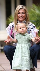 16-07-2008 KONINKLIJKHUIS: MAXIMA EN WILLEM ALEXANDER BLIJ MET SUPER TRIO. Wat een leuk trio AMALIA ALEXIA en ARIANE  drie meisjes drie prinsessen en in leeftijd schelen ze slechts anderhalf jaar maar uiterlijk totaal verschillend. Het was weer het foto kwartiertje op de Horsten dit maal. Het hele verhaal en de mooste plaatsjes deze week in uw weekblad Prive.
foto: Albert den Iseger.