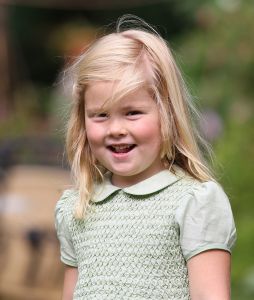 16-07-2008 KONINKLIJKHUIS: MAXIMA EN WILLEM ALEXANDER BLIJ MET SUPER TRIO. Wat een leuk trio AMALIA ALEXIA en ARIANE  drie meisjes drie prinsessen en in leeftijd schelen ze slechts anderhalf jaar maar uiterlijk totaal verschillend. Het was weer het foto kwartiertje op de Horsten dit maal. Het hele verhaal en de mooste plaatsjes deze week in uw weekblad Prive.
foto: Albert den Iseger.