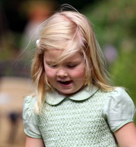 16-07-2008 KONINKLIJKHUIS: MAXIMA EN WILLEM ALEXANDER BLIJ MET SUPER TRIO. Wat een leuk trio AMALIA ALEXIA en ARIANE  drie meisjes drie prinsessen en in leeftijd schelen ze slechts anderhalf jaar maar uiterlijk totaal verschillend. Het was weer het foto kwartiertje op de Horsten dit maal. Het hele verhaal en de mooste plaatsjes deze week in uw weekblad Prive.
foto: Albert den Iseger.