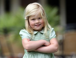 16-07-2008 KONINKLIJKHUIS: MAXIMA EN WILLEM ALEXANDER BLIJ MET SUPER TRIO. Wat een leuk trio AMALIA ALEXIA en ARIANE  drie meisjes drie prinsessen en in leeftijd schelen ze slechts anderhalf jaar maar uiterlijk totaal verschillend. Het was weer het foto kwartiertje op de Horsten dit maal. Het hele verhaal en de mooste plaatsjes deze week in uw weekblad Prive.
foto: Albert den Iseger.