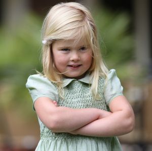 16-07-2008 KONINKLIJKHUIS: MAXIMA EN WILLEM ALEXANDER BLIJ MET SUPER TRIO. Wat een leuk trio AMALIA ALEXIA en ARIANE  drie meisjes drie prinsessen en in leeftijd schelen ze slechts anderhalf jaar maar uiterlijk totaal verschillend. Het was weer het foto kwartiertje op de Horsten dit maal. Het hele verhaal en de mooste plaatsjes deze week in uw weekblad Prive.
foto: Albert den Iseger.