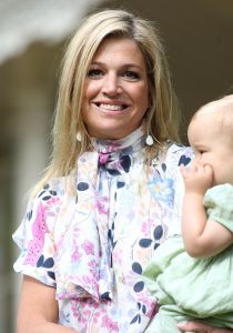 16-07-2008 KONINKLIJKHUIS: MAXIMA EN WILLEM ALEXANDER BLIJ MET SUPER TRIO. Wat een leuk trio AMALIA ALEXIA en ARIANE  drie meisjes drie prinsessen en in leeftijd schelen ze slechts anderhalf jaar maar uiterlijk totaal verschillend. Het was weer het foto kwartiertje op de Horsten dit maal. Het hele verhaal en de mooste plaatsjes deze week in uw weekblad Prive.
foto: Albert den Iseger.