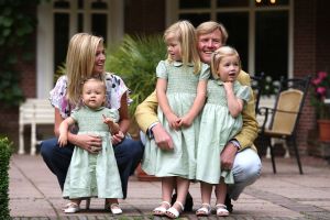 16-07-2008 KONINKLIJKHUIS: MAXIMA EN WILLEM ALEXANDER BLIJ MET SUPER TRIO. Wat een leuk trio AMALIA ALEXIA en ARIANE  drie meisjes drie prinsessen en in leeftijd schelen ze slechts anderhalf jaar maar uiterlijk totaal verschillend. Het was weer het foto kwartiertje op de Horsten dit maal. Het hele verhaal en de mooste plaatsjes deze week in uw weekblad Prive.
foto: Albert den Iseger.