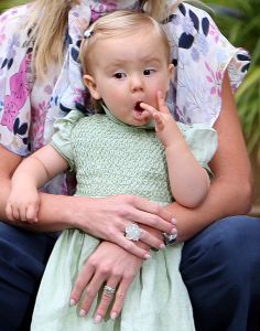 16-07-2008 KONINKLIJKHUIS: MAXIMA EN WILLEM ALEXANDER BLIJ MET SUPER TRIO. Wat een leuk trio AMALIA ALEXIA en ARIANE  drie meisjes drie prinsessen en in leeftijd schelen ze slechts anderhalf jaar maar uiterlijk totaal verschillend. Het was weer het foto kwartiertje op de Horsten dit maal. Het hele verhaal en de mooste plaatsjes deze week in uw weekblad Prive.
foto: Albert den Iseger.