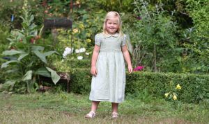 16-07-2008 KONINKLIJKHUIS: MAXIMA EN WILLEM ALEXANDER BLIJ MET SUPER TRIO. Wat een leuk trio AMALIA ALEXIA en ARIANE  drie meisjes drie prinsessen en in leeftijd schelen ze slechts anderhalf jaar maar uiterlijk totaal verschillend. Het was weer het foto kwartiertje op de Horsten dit maal. Het hele verhaal en de mooste plaatsjes deze week in uw weekblad Prive.
foto: Albert den Iseger.