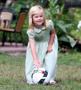 16-07-2008 KONINKLIJKHUIS: MAXIMA EN WILLEM ALEXANDER BLIJ MET SUPER TRIO. Wat een leuk trio AMALIA ALEXIA en ARIANE  drie meisjes drie prinsessen en in leeftijd schelen ze slechts anderhalf jaar maar uiterlijk totaal verschillend. Het was weer het foto kwartiertje op de Horsten dit maal. Het hele verhaal en de mooste plaatsjes deze week in uw weekblad Prive.
foto: Albert den Iseger.