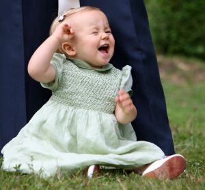 16-07-2008 KONINKLIJKHUIS: MAXIMA EN WILLEM ALEXANDER BLIJ MET SUPER TRIO. Wat een leuk trio AMALIA ALEXIA en ARIANE  drie meisjes drie prinsessen en in leeftijd schelen ze slechts anderhalf jaar maar uiterlijk totaal verschillend. Het was weer het foto kwartiertje op de Horsten dit maal. Het hele verhaal en de mooste plaatsjes deze week in uw weekblad Prive.
foto: Albert den Iseger.