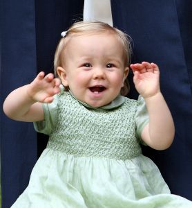 16-07-2008 KONINKLIJKHUIS: MAXIMA EN WILLEM ALEXANDER BLIJ MET SUPER TRIO. Wat een leuk trio AMALIA ALEXIA en ARIANE  drie meisjes drie prinsessen en in leeftijd schelen ze slechts anderhalf jaar maar uiterlijk totaal verschillend. Het was weer het foto kwartiertje op de Horsten dit maal. Het hele verhaal en de mooste plaatsjes deze week in uw weekblad Prive.
foto: Albert den Iseger.