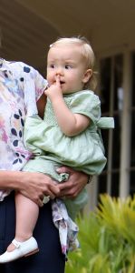 16-07-2008 KONINKLIJKHUIS: MAXIMA EN WILLEM ALEXANDER BLIJ MET SUPER TRIO. Wat een leuk trio AMALIA ALEXIA en ARIANE  drie meisjes drie prinsessen en in leeftijd schelen ze slechts anderhalf jaar maar uiterlijk totaal verschillend. Het was weer het foto kwartiertje op de Horsten dit maal. Het hele verhaal en de mooste plaatsjes deze week in uw weekblad Prive.
foto: Albert den Iseger.