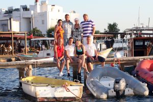 04-07-2009 SHOWBIZZ; RIA BRIEFFIES MET GEZIN HEERLIJK OP VAKANTIE IN TURKIJE. Zij koesterde elk moment met haar familie en vrienden in het zon overgoten Turkije. Lees het zeer aangrijpende verhaal wat Yvonne Hoebe optekende deze week in uw weekblad Prive. Exclusieve foto-s: Albert den Iseger.
Downloads van foto na toestemming van fotograaf.