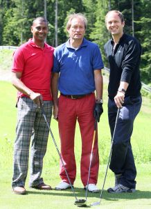 23-07-2009 SHOWBIZZ; EEN WEL HEEL BIJZONDER JUBILEUM IN DE PRACHTIGE ALPEN. Het was het 500 jarige bestaan van het hotel Klosterbrau te Seefeld. Een handvol bekende Nederlanders waren met ons meegekomen om een feestje te bouwen en een golf balletje te slaan. Het feest duurde 3 dagen en iedereen ging de vierde dag weer richting Nederland met gemengde gevoelens, men wilde namelijk langer blijven maar de agenda-s lieten dat niet toe.
foto: Albert den Iseger.