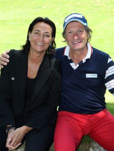 23-07-2009 SHOWBIZZ; EEN WEL HEEL BIJZONDER JUBILEUM IN DE PRACHTIGE ALPEN. Het was het 500 jarige bestaan van het hotel Klosterbrau te Seefeld. Een handvol bekende Nederlanders waren met ons meegekomen om een feestje te bouwen en een golf balletje te slaan. Het feest duurde 3 dagen en iedereen ging de vierde dag weer richting Nederland met gemengde gevoelens, men wilde namelijk langer blijven maar de agenda-s lieten dat niet toe.
foto: Albert den Iseger.