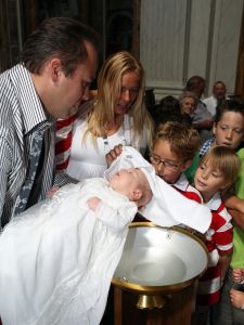 30-07-2009 SHOWBIZZ; LUCAS BAUER GEDOOPT IN BASILIEK VAN OUDENBOSCH. Frans en Mariska Bauer hadden de Basiliek gekozen voor de doop van hun zoon Lucas omdat ze zelf een jaar geleden hier waren getrouwd.
foto: Albert den Iseger