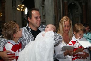 30-07-2009 SHOWBIZZ; LUCAS BAUER GEDOOPT IN BASILIEK VAN OUDENBOSCH. Frans en Mariska Bauer hadden de Basiliek gekozen voor de doop van hun zoon Lucas omdat ze zelf een jaar geleden hier waren getrouwd.
foto: Albert den Iseger