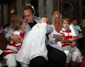 30-07-2009 SHOWBIZZ; LUCAS BAUER GEDOOPT IN BASILIEK VAN OUDENBOSCH. Frans en Mariska Bauer hadden de Basiliek gekozen voor de doop van hun zoon Lucas omdat ze zelf een jaar geleden hier waren getrouwd.
foto: Albert den Iseger
