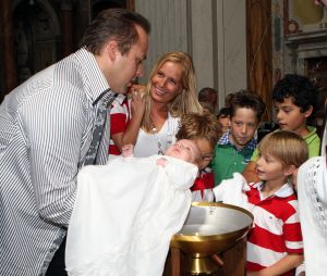30-07-2009 SHOWBIZZ; LUCAS BAUER GEDOOPT IN BASILIEK VAN OUDENBOSCH. Frans en Mariska Bauer hadden de Basiliek gekozen voor de doop van hun zoon Lucas omdat ze zelf een jaar geleden hier waren getrouwd.
foto: Albert den Iseger
