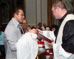 30-07-2009 SHOWBIZZ; LUCAS BAUER GEDOOPT IN BASILIEK VAN OUDENBOSCH. Frans en Mariska Bauer hadden de Basiliek gekozen voor de doop van hun zoon Lucas omdat ze zelf een jaar geleden hier waren getrouwd.
foto: Albert den Iseger