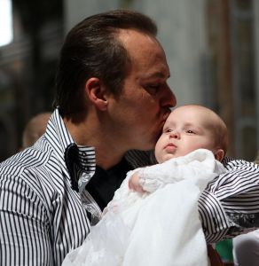 30-07-2009 SHOWBIZZ; LUCAS BAUER GEDOOPT IN BASILIEK VAN OUDENBOSCH. Frans en Mariska Bauer hadden de Basiliek gekozen voor de doop van hun zoon Lucas omdat ze zelf een jaar geleden hier waren getrouwd.
foto: Albert den Iseger
