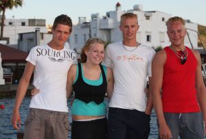 04-07-2009 SHOWBIZZ; RIA BRIEFFIES MET GEZIN HEERLIJK OP VAKANTIE IN TURKIJE. Zij koesterde elk moment met haar familie en vrienden in het zon overgoten Turkije. Lees het zeer aangrijpende verhaal wat Yvonne Hoebe optekende deze week in uw weekblad Prive. Exclusieve foto-s: Albert den Iseger.
Downloads van foto na toestemming van fotograaf.