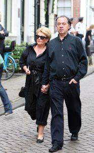 03-07-2009 SHOWBIZZ; UITVAART VAN BOLLE JAN FROGER IN AMSTERDAM. Na een prachtige dienst in de Rode Hoed te Amsterdam ging Bolle Jan nog een keer een rondje Amsterdam doen met een rondvaart. Vele familie leden- vrienden en bekenden waren naar Amsterdam gekomen om afscheid te nemen van Bolle Jan.
foto: Albert den Iseger.