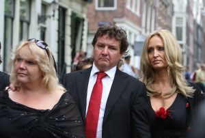 03-07-2009 SHOWBIZZ; UITVAART VAN BOLLE JAN FROGER IN AMSTERDAM. Na een prachtige dienst in de Rode Hoed te Amsterdam ging Bolle Jan nog een keer een rondje Amsterdam doen met een rondvaart. Vele familie leden- vrienden en bekenden waren naar Amsterdam gekomen om afscheid te nemen van Bolle Jan.
foto: Albert den Iseger.