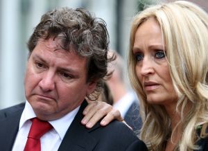 03-07-2009 SHOWBIZZ; UITVAART VAN BOLLE JAN FROGER IN AMSTERDAM. Na een prachtige dienst in de Rode Hoed te Amsterdam ging Bolle Jan nog een keer een rondje Amsterdam doen met een rondvaart. Vele familie leden- vrienden en bekenden waren naar Amsterdam gekomen om afscheid te nemen van Bolle Jan.
foto: Albert den Iseger.