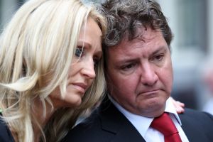 03-07-2009 SHOWBIZZ; UITVAART VAN BOLLE JAN FROGER IN AMSTERDAM. Na een prachtige dienst in de Rode Hoed te Amsterdam ging Bolle Jan nog een keer een rondje Amsterdam doen met een rondvaart. Vele familie leden- vrienden en bekenden waren naar Amsterdam gekomen om afscheid te nemen van Bolle Jan.
foto: Albert den Iseger.