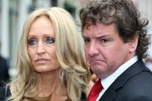 03-07-2009 SHOWBIZZ; UITVAART VAN BOLLE JAN FROGER IN AMSTERDAM. Na een prachtige dienst in de Rode Hoed te Amsterdam ging Bolle Jan nog een keer een rondje Amsterdam doen met een rondvaart. Vele familie leden- vrienden en bekenden waren naar Amsterdam gekomen om afscheid te nemen van Bolle Jan.
foto: Albert den Iseger.