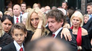 03-07-2009 SHOWBIZZ; UITVAART VAN BOLLE JAN FROGER IN AMSTERDAM. Na een prachtige dienst in de Rode Hoed te Amsterdam ging Bolle Jan nog een keer een rondje Amsterdam doen met een rondvaart. Vele familie leden- vrienden en bekenden waren naar Amsterdam gekomen om afscheid te nemen van Bolle Jan.
foto: Albert den Iseger.