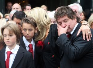 03-07-2009 SHOWBIZZ; UITVAART VAN BOLLE JAN FROGER IN AMSTERDAM. Na een prachtige dienst in de Rode Hoed te Amsterdam ging Bolle Jan nog een keer een rondje Amsterdam doen met een rondvaart. Vele familie leden- vrienden en bekenden waren naar Amsterdam gekomen om afscheid te nemen van Bolle Jan.
foto: Albert den Iseger.