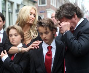 03-07-2009 SHOWBIZZ; UITVAART VAN BOLLE JAN FROGER IN AMSTERDAM. Na een prachtige dienst in de Rode Hoed te Amsterdam ging Bolle Jan nog een keer een rondje Amsterdam doen met een rondvaart. Vele familie leden- vrienden en bekenden waren naar Amsterdam gekomen om afscheid te nemen van Bolle Jan.
foto: Albert den Iseger.