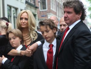 03-07-2009 SHOWBIZZ; UITVAART VAN BOLLE JAN FROGER IN AMSTERDAM. Na een prachtige dienst in de Rode Hoed te Amsterdam ging Bolle Jan nog een keer een rondje Amsterdam doen met een rondvaart. Vele familie leden- vrienden en bekenden waren naar Amsterdam gekomen om afscheid te nemen van Bolle Jan.
foto: Albert den Iseger.