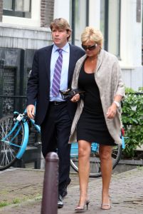 03-07-2009 SHOWBIZZ; UITVAART VAN BOLLE JAN FROGER IN AMSTERDAM. Na een prachtige dienst in de Rode Hoed te Amsterdam ging Bolle Jan nog een keer een rondje Amsterdam doen met een rondvaart. Vele familie leden- vrienden en bekenden waren naar Amsterdam gekomen om afscheid te nemen van Bolle Jan.
foto: Albert den Iseger.