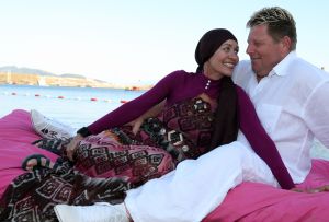 04-07-2009 SHOWBIZZ; RIA BRIEFFIES MET GEZIN HEERLIJK OP VAKANTIE IN TURKIJE. Zij koesterde elk moment met haar familie en vrienden in het zon overgoten Turkije. Lees het zeer aangrijpende verhaal wat Yvonne Hoebe optekende deze week in uw weekblad Prive. Exclusieve foto-s: Albert den Iseger.
Downloads van foto na toestemming van fotograaf.