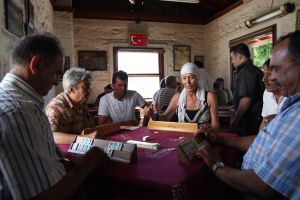 04-07-2009 SHOWBIZZ; RIA BRIEFFIES MET GEZIN HEERLIJK OP VAKANTIE IN TURKIJE. Zij koesterde elk moment met haar familie en vrienden in het zon overgoten Turkije. Lees het zeer aangrijpende verhaal wat Yvonne Hoebe optekende deze week in uw weekblad Prive. Exclusieve foto-s: Albert den Iseger.
Downloads van foto na toestemming van fotograaf.