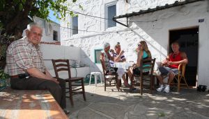 04-07-2009 SHOWBIZZ; RIA BRIEFFIES MET GEZIN HEERLIJK OP VAKANTIE IN TURKIJE. Zij koesterde elk moment met haar familie en vrienden in het zon overgoten Turkije. Lees het zeer aangrijpende verhaal wat Yvonne Hoebe optekende deze week in uw weekblad Prive. Exclusieve foto-s: Albert den Iseger.
Downloads van foto na toestemming van fotograaf.
