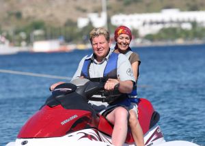 04-07-2009 SHOWBIZZ; RIA BRIEFFIES MET GEZIN HEERLIJK OP VAKANTIE IN TURKIJE. Zij koesterde elk moment met haar familie en vrienden in het zon overgoten Turkije. Lees het zeer aangrijpende verhaal wat Yvonne Hoebe optekende deze week in uw weekblad Prive. Exclusieve foto-s: Albert den Iseger.
Downloads van foto na toestemming van fotograaf.